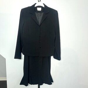 EUC - Liz Claiborne Suit (Skirt And Blazer) US Size 10
